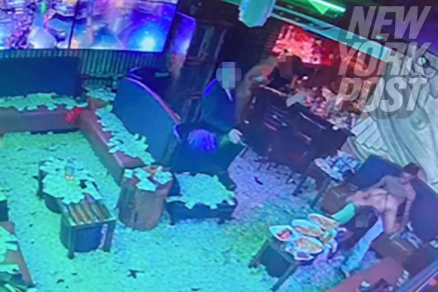 开云在线入口-莫兰特光顾脱衣舞店内监控泄露 满地钞票女郎伴身